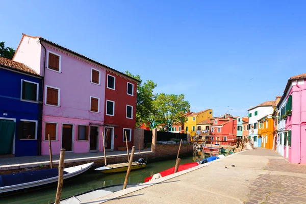 Traditional Burano colored houses, Venice — Stock Photo, Image