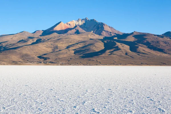 Salar de Uyuni, pohled na Cerro Tunupa — Stock fotografie