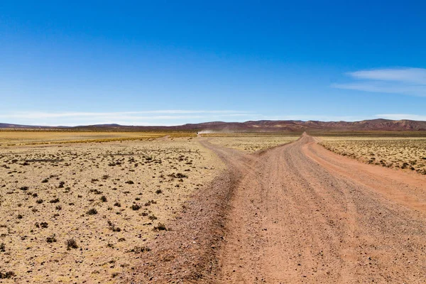 Bolivian dirt road view,Bolivia — Stock Photo, Image