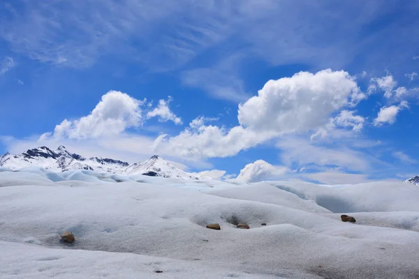 パタゴニア、アルゼンチン ペリト ・ モレノ氷河の上を歩く — ストック写真