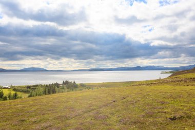 Pingvellir, İzlanda için yolda Leirvogsvatn Gölü