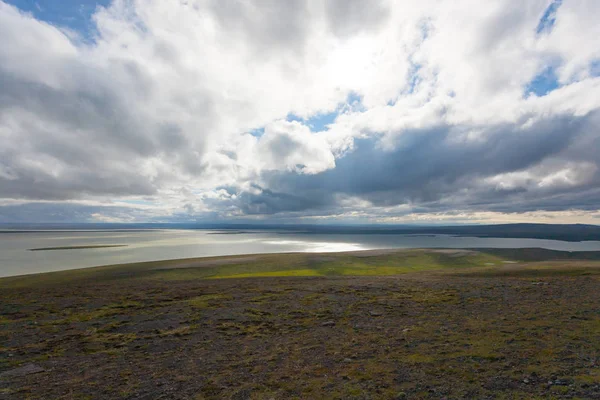 Biondo vista lago, Highlands of Iceland paesaggio — Foto Stock