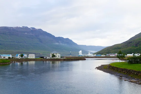 Seydisfjordur casa decorada de cerca, Islandia hito —  Fotos de Stock