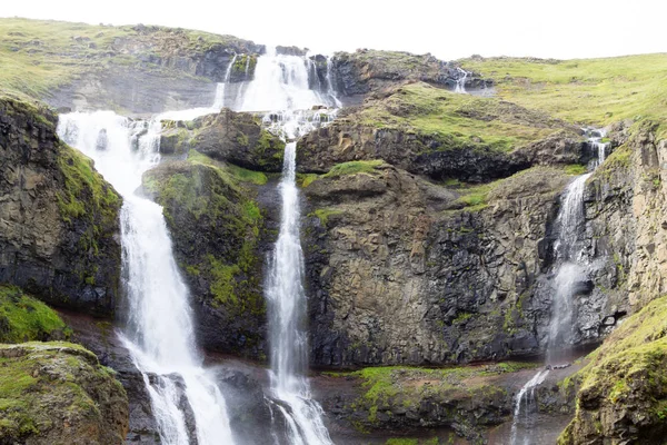 Rjukandafoss vízesés közelről, Izland Highlands mérföldkő — Stock Fotó
