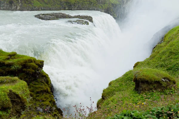 Gullfoss 在夏天季节看法下跌, 冰岛 — 图库照片