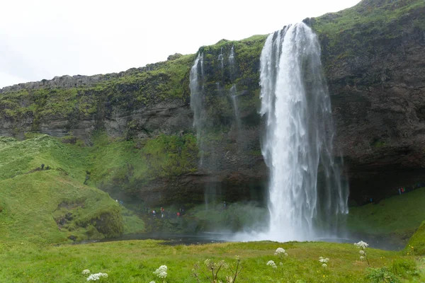 Το seljalandsfoss πέφτει την καλοκαιρινή σεζόν, Ισλανδία — Φωτογραφία Αρχείου