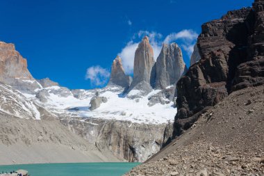 Torres del Paine doruklarına görünümü, Şili Simgesel Yapı