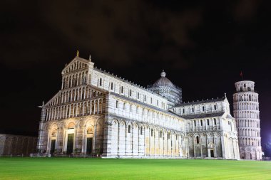 Piazza dei Miracoli ile leaning tower of Pisa, İtalya