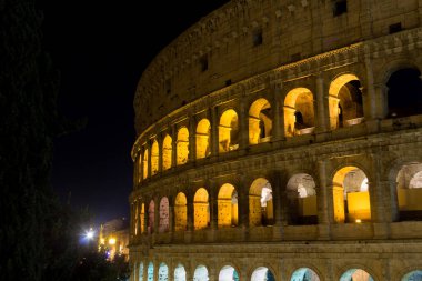 Colosseum gece manzarası, Roma'nın simgesi, İtalya