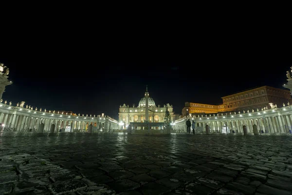 Piazza San Pietro nattscen, Vatikanstaten, Rom — Stockfoto