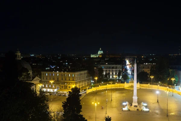 İnsanlar kare Roma gece görünümü, Piazza del popolo, Roma