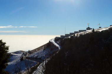 Monte grappa Savaş Anıtı kış görünümü, İtalya