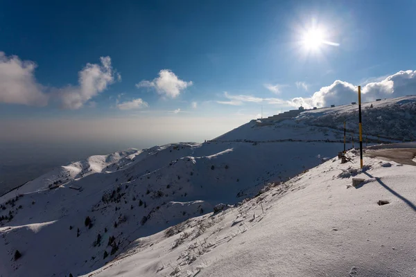 Vista invernale al monumento ai caduti, Grappa Mount, Italia — Foto Stock