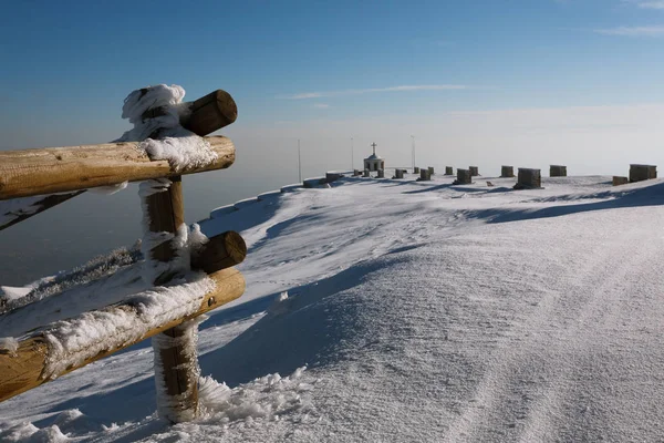 Vista invernale al monumento ai caduti, Grappa Mount, Italia — Foto Stock