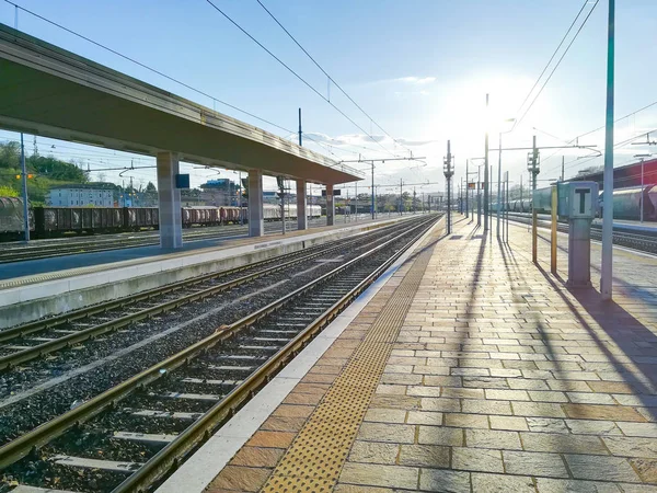 Eisenbahngleise aus der Perspektive betrachtet — Stockfoto