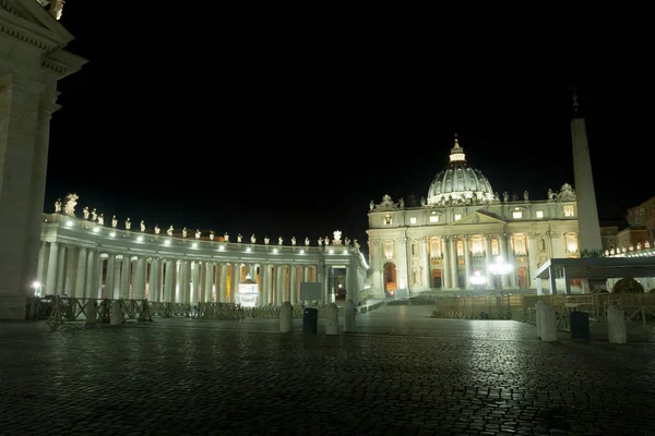 Piazza San Pietro cena noturna, Cidade do Vaticano, Roma — Fotografia de Stock