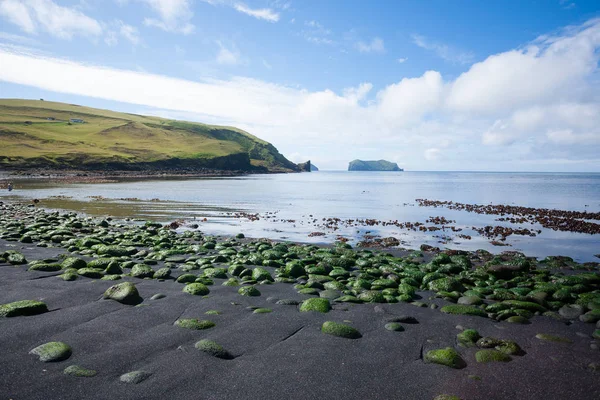 Vestmannaeyjar isola spiaggia vista giornaliera, Islanda paesaggio. Alsey i — Foto Stock