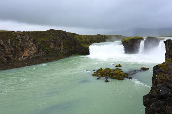 Godafoss esik, a nyári szezonban nézetben, Izland — Stock Fotó