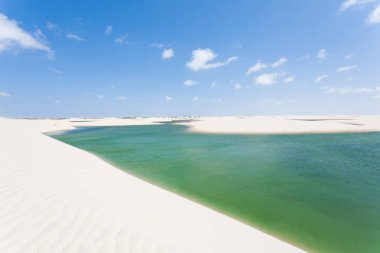 Beyaz kum tepeleri panorama Lencois Maranhenses Milli Parkı '