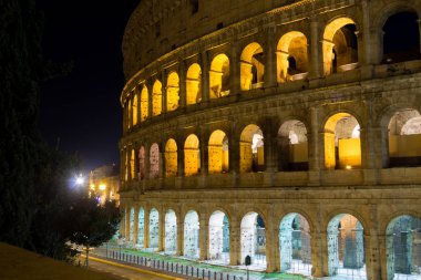 Colosseum gece manzarası, Roma'nın simgesi, İtalya