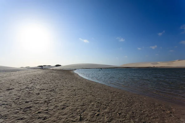 Witte zandduinen panorama van Lencois Maranhenses National Park — Stockfoto