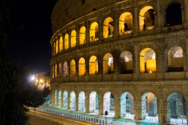 Colosseum gece manzarası, Roma'nın simgesi, İtalya
