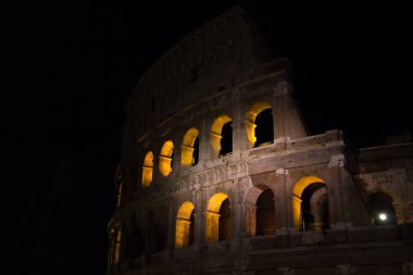 Colosseum gece manzarası, Roma'nın simgesi, İtalya