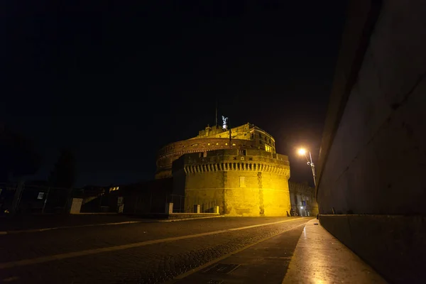 Cena noturna de Roma, Mausoléu de Adriano . — Fotografia de Stock