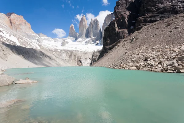 Pohled vrcholy Torres del Paine, Chile mezník — Stock fotografie