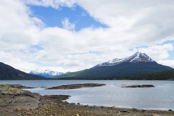Lapataia bay landscape, Tierra del Fuego, Argentinië — Stockfoto