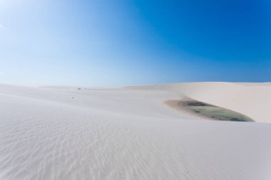 Beyaz kum tepeleri panorama Lencois Maranhenses Milli Parkı '