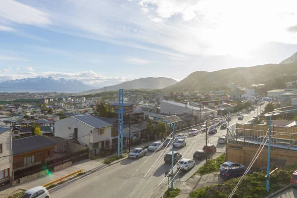 Paesaggio urbano di Ushuaia durante una giornata di sole, Argentina — Foto Stock