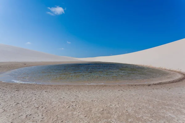 白い砂丘レンソイス Maranhenses 国立公園からパノラマ — ストック写真