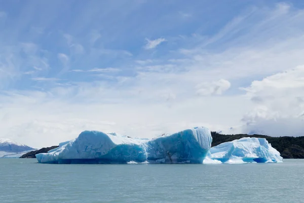 Παγόβουνα Επιπλέουν Στη Λίμνη Αργεντίνο Τοπίο Παταγονίας Αργεντινή Ιάγος Argentino — Φωτογραφία Αρχείου