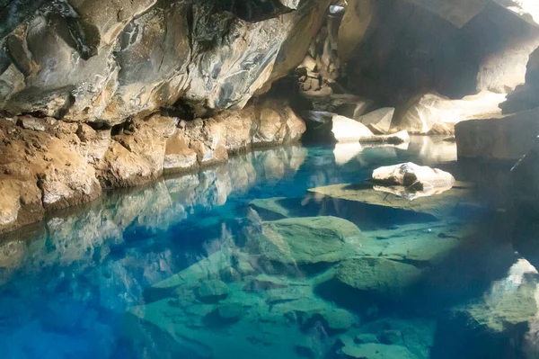 Grjotagja Lava Cave Vista Interior Islândia Marco Perto Lago Myvatn — Fotografia de Stock