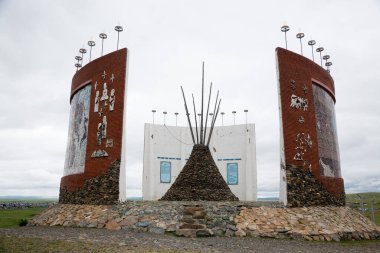 Moğolistan 'ın Kharkhorin kentindeki anıt. Moğol simgesi