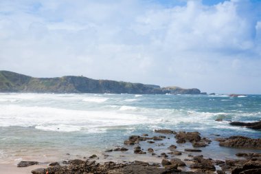 Verdicio plaj manzarası. Asturias kıyı şeridi panoraması, İspanya. İspanyol manzarası