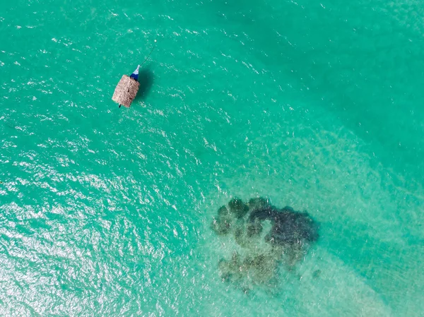 Veduta Aerea Drone Della Spiaggia Paradisiaca Con Palme Sabbia Bianca Foto Stock