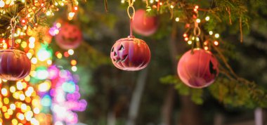 Tayland 'da güzel noel ağacı süslemesi