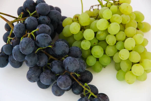 Gröna Druvor Stora Mängder Färsk Frukt Med Gröna Blad Och — Stockfoto