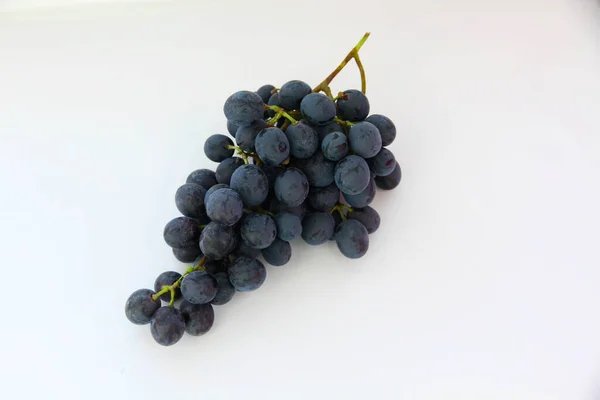 Black Grapes Large Fresh Fruits Green Leaves White Background — Stock Photo, Image