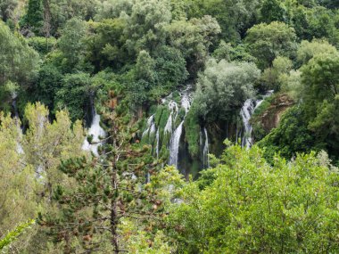 Bosna Hersek - popüler güzel yapıları şelale yüzme ve turistler için alan piknik
