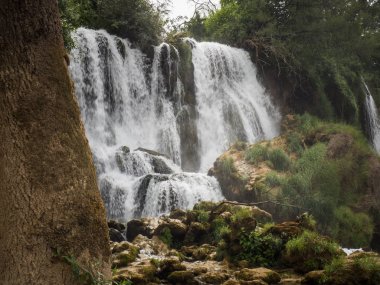 Bosna Hersek - popüler güzel yapıları şelale yüzme ve turistler için alan piknik