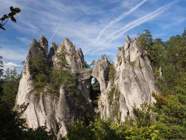 Sulov rocas, reserva natural en Eslovaquia con puerta de roca gótica —  Fotos de Stock