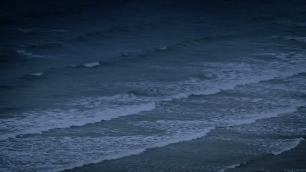 Драматичні Хвилі Ввечері — стокове відео