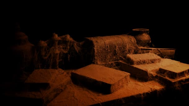 Adam Alır Eski Kitap Darbeler Toz Kapalı Mum Işığı — Stok video