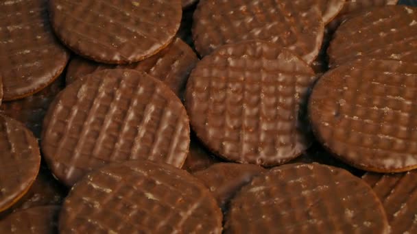 巧克力覆盖饼干旋转 — 图库视频影像