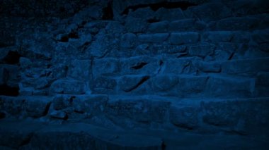 Geceleri antik kalıntılar aşağı taşıma