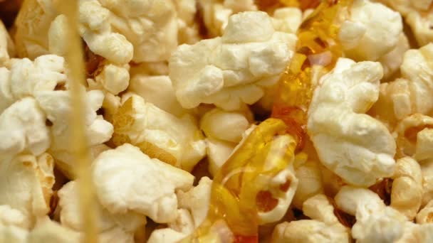 Máslová Omáčka Nalévá Popcorn — Stock video