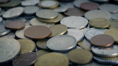 Dünyanın dört bir yanından gelen geçen eski paralar